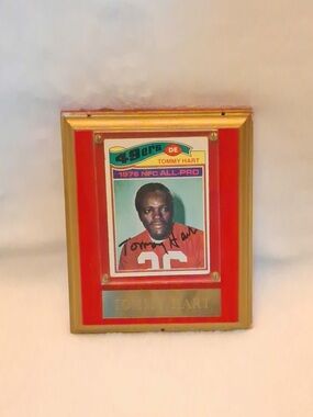 1977 Topps Football # 40 Tommy Hart All-Pro Signed Card